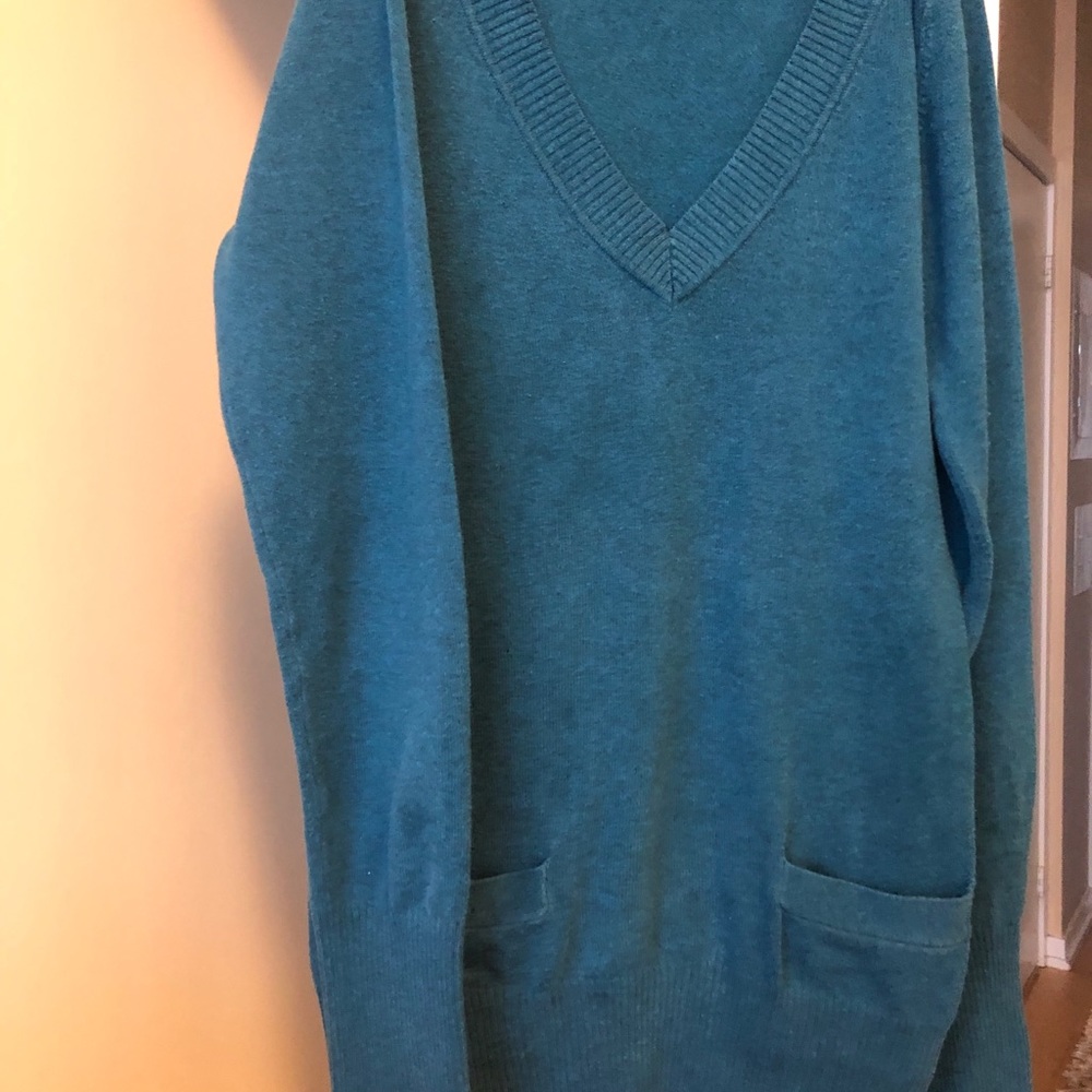 🐬🐬Urban Behavior Blue Sweater 🐬🐬in M/L Size